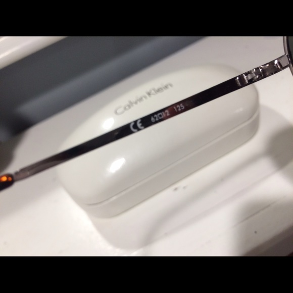 Calvin Klein - Picture 4 of 4