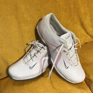 Women's Nike golf shoes NEW!!