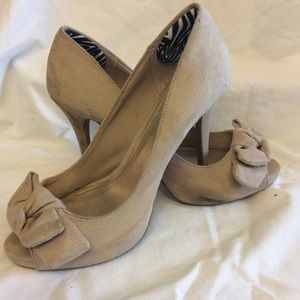 Bow front heels - sueded look