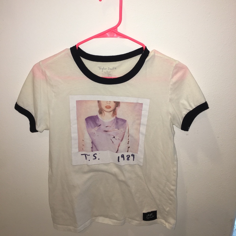 Taylor Swift official concert top