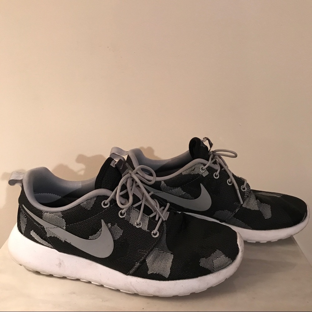 Nike Roche Grey Camo Print size 10