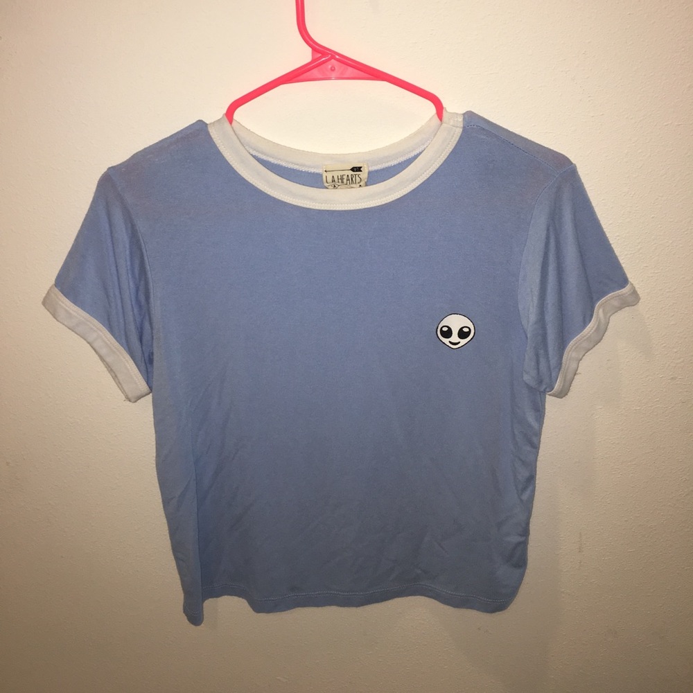 blue shirt sleeve shirt
