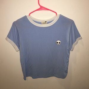 blue shirt sleeve shirt