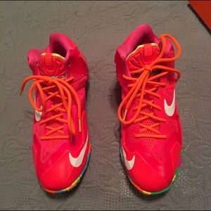 New Lebron Nike XI GS sneakers