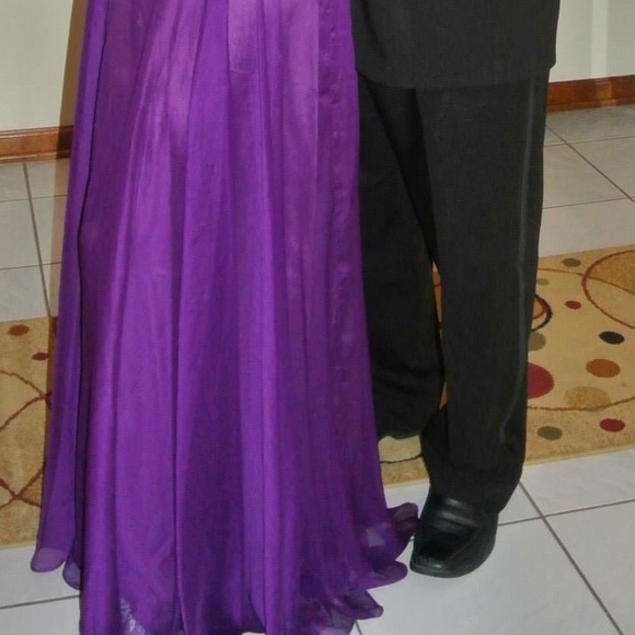 JS Collections Gown, size 8 - Picture 2 of 4