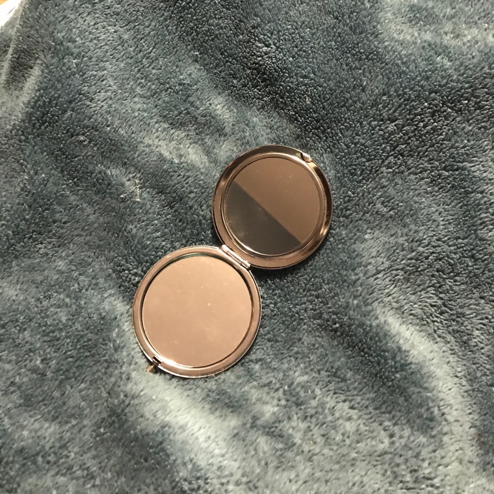 Compact. - Picture 2 of 3