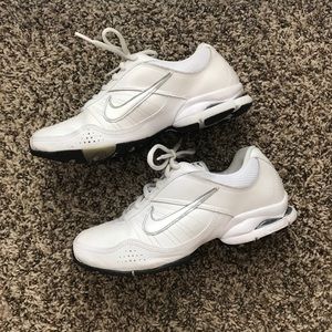 white leather Nike tennis shoes