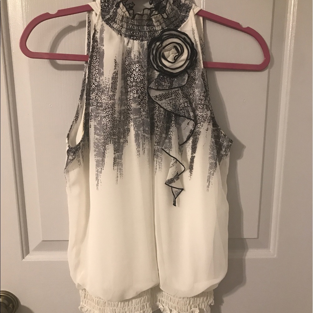 Sleeveless blouse