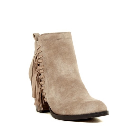 Distressed Side Fringe Boho Chic Ankle Booties - Picture 4 of 6