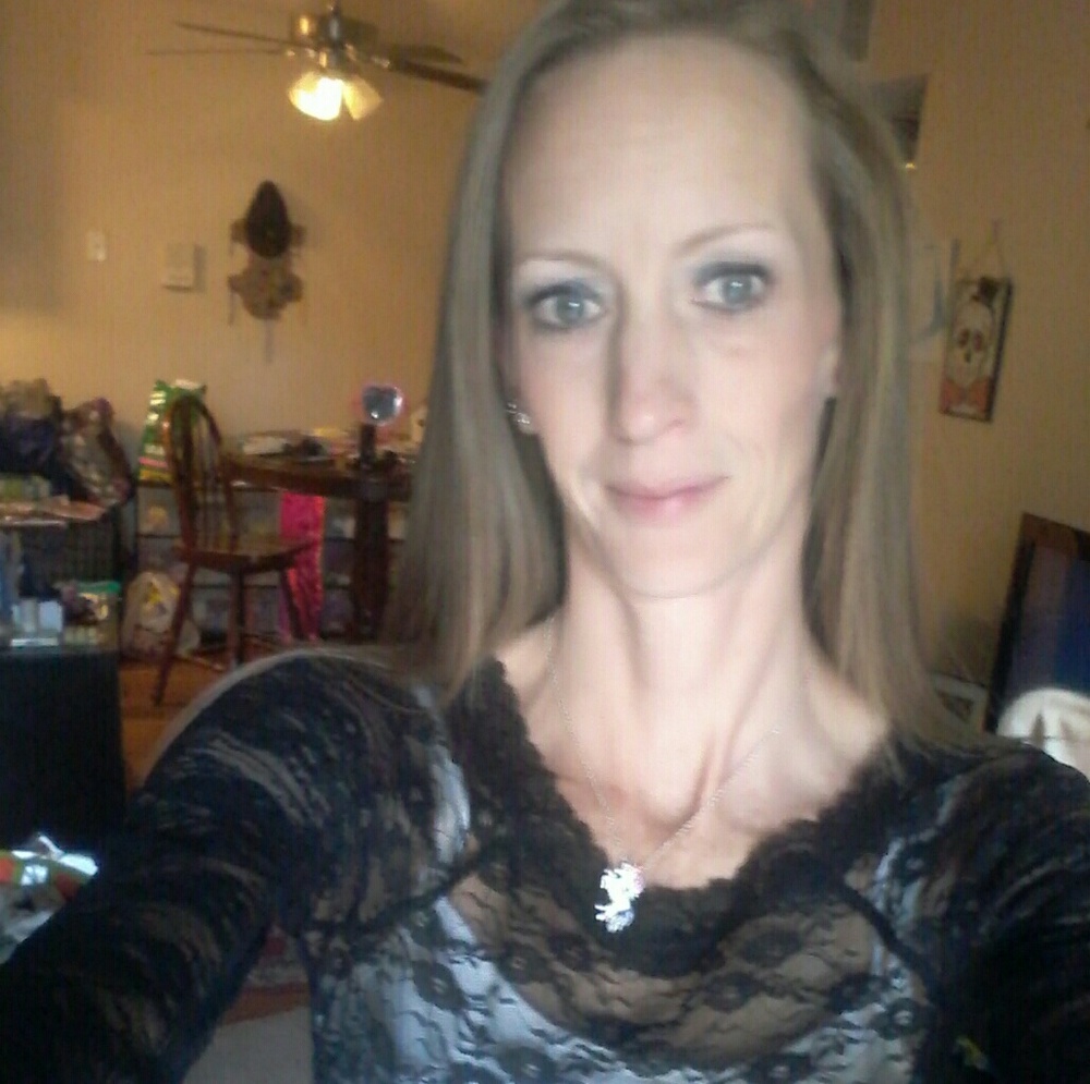 Meet your Posher, Melissa ♡♡♡♡ - Picture 1 of 4