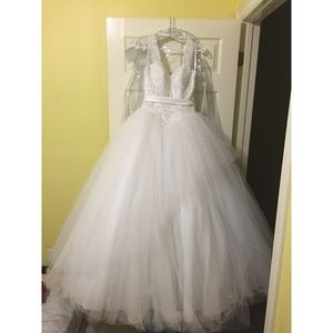 Beautiful bridal/debutant dress. Top condition