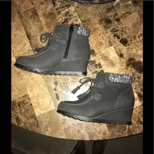 Nine West girls wedge