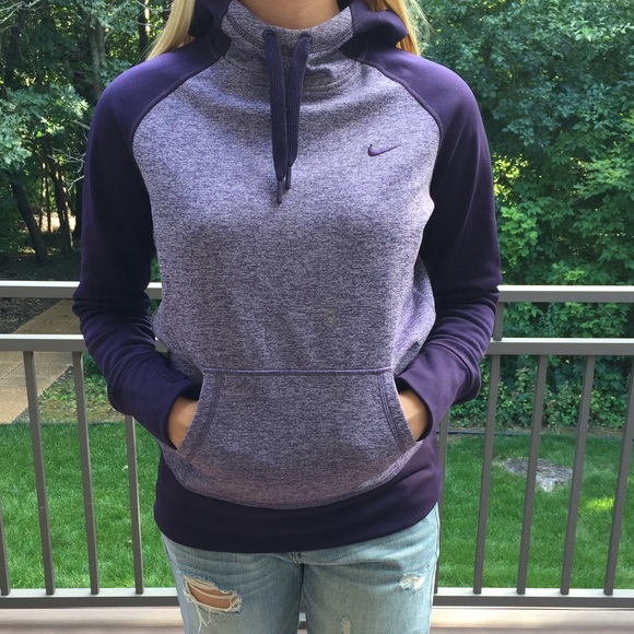 Nike Sweaters - NIKE HOODIE THERMA FIT MEDIUM