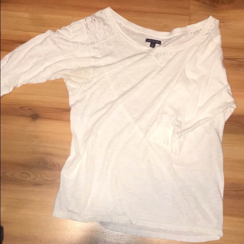 Barely worn quarter sleeve t-shirt