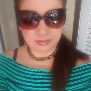 Meet your Posher, Lucy