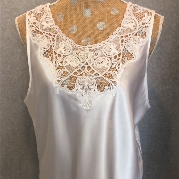 Tops - NWOT White lace Chemise Cami Tank
