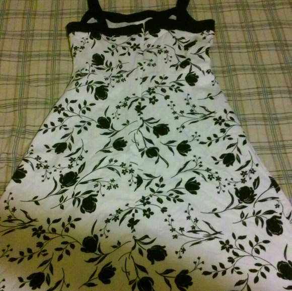 Dress - Picture 2 of 2