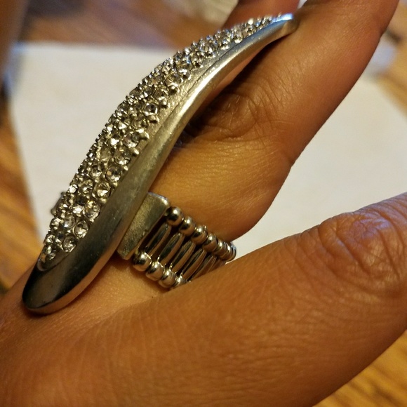 New Beautiful Silver colored Knuckle Ring - Picture 2 of 4