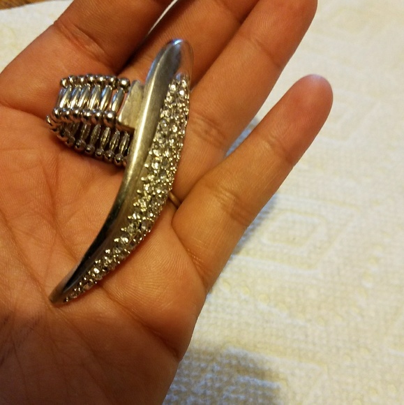 New Beautiful Silver colored Knuckle Ring - Picture 3 of 4