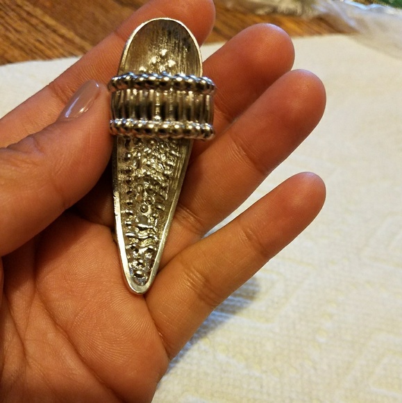 New Beautiful Silver colored Knuckle Ring - Picture 4 of 4