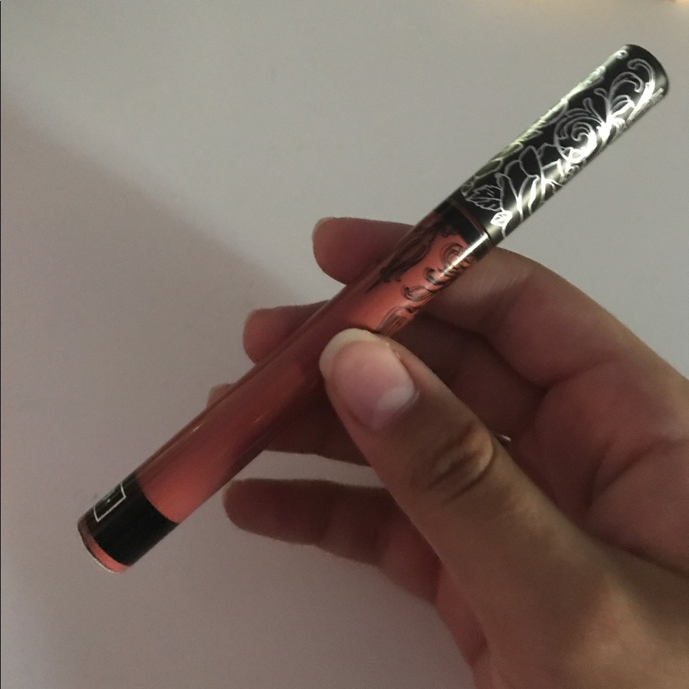 ✨ KVD Everlasting Liquid Lipstick ✨