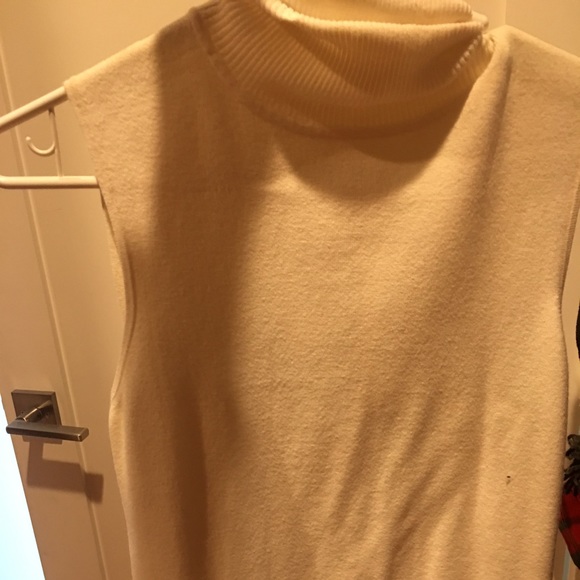 Ann taylor size L cream sleeveless turtleneck - Picture 1 of 4