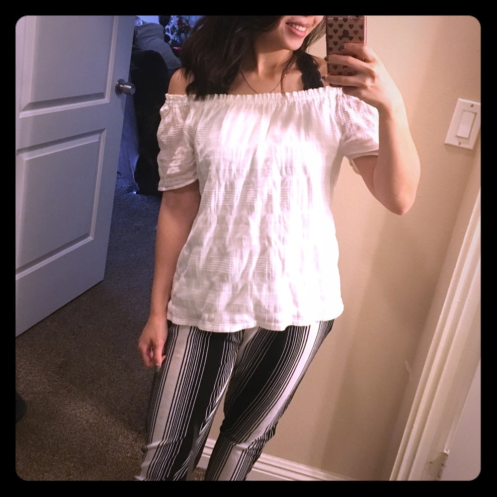 FINAL SALE!!! Off shoulder top