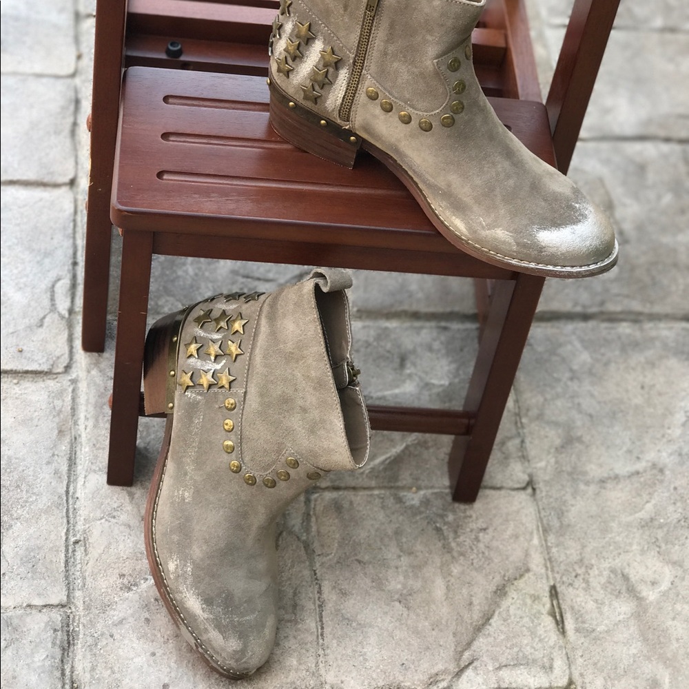 Distressed Star Struck Paint Rubbed Studded Boot - Picture 4 of 6