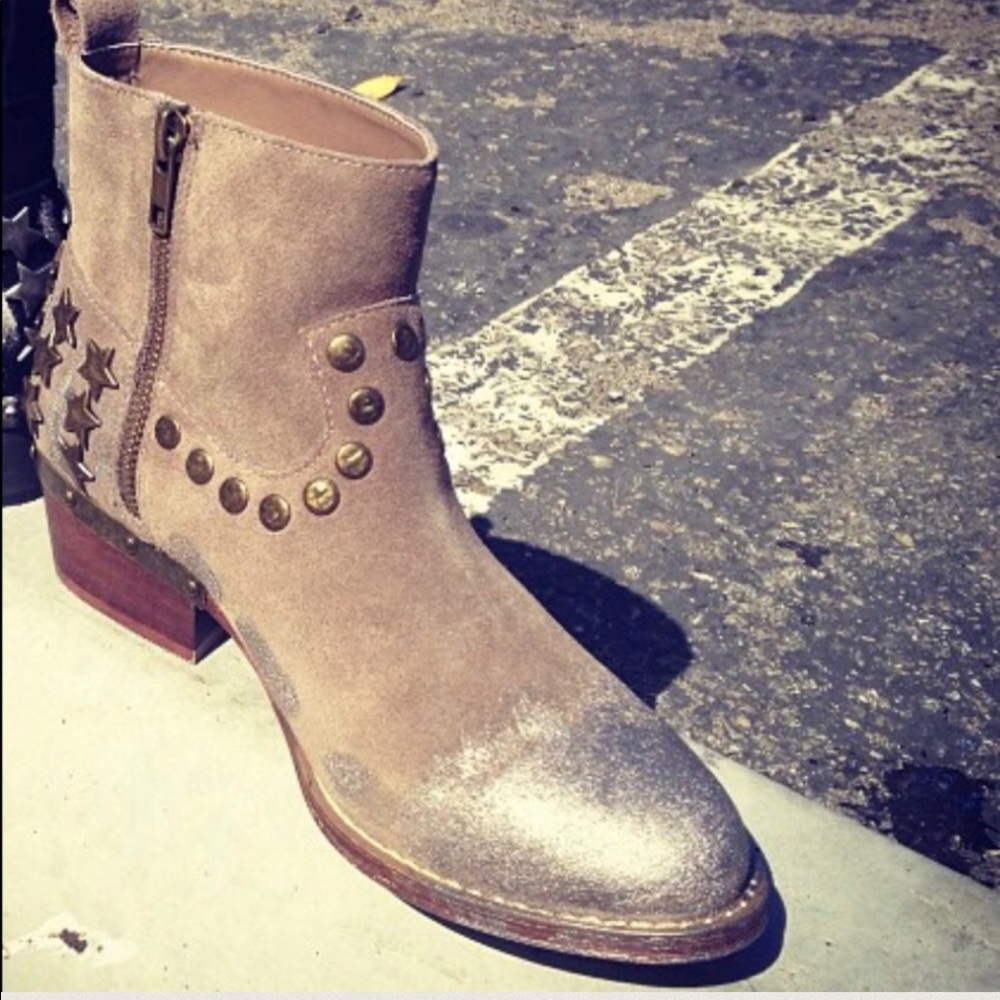 Distressed Star Struck Paint Rubbed Studded Boot - Picture 6 of 6