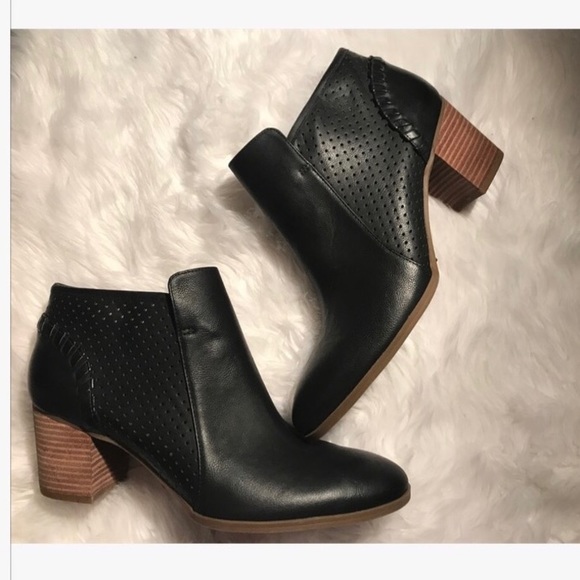 Shoes - NWT Black Leather Ankle Boot W/ Stacked Heel