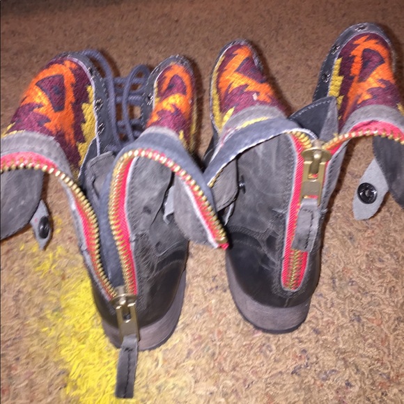 Black Steve Madden combat boots - Picture 2 of 4