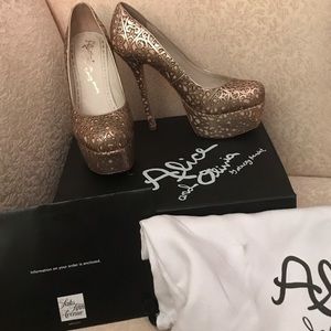 Alice & Olivia Larimore Laser Cutout Pumps