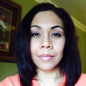 Meet your Posher, Elisa