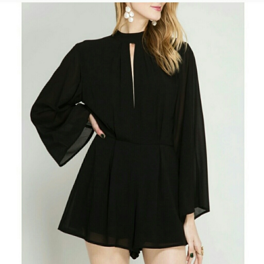 🎉CLEARANCE!🎉NWT black romper long sleeves