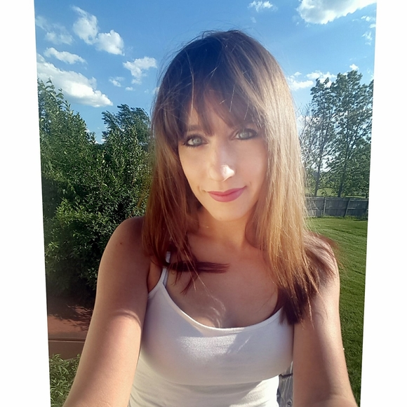 Meet your Posher, Erin - Picture 1 of 1