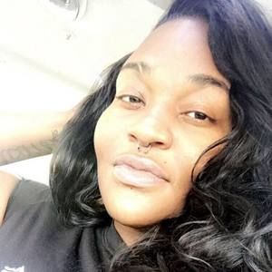 Meet your Posher, Shakia