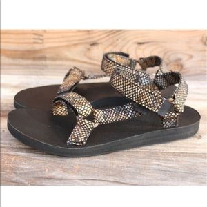 teva leopard print sandals
