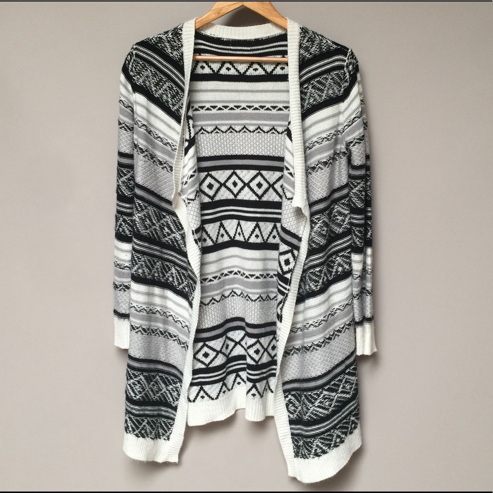 BLACK & WHITE LONG SLEEVE CARDIGAN
