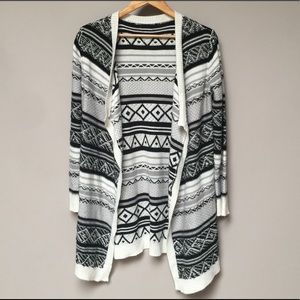 BLACK & WHITE LONG SLEEVE CARDIGAN