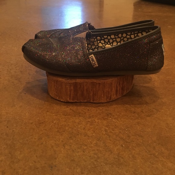 ๐SOLD๐TOMS Dark Glitter Flats - Picture 5 of 8