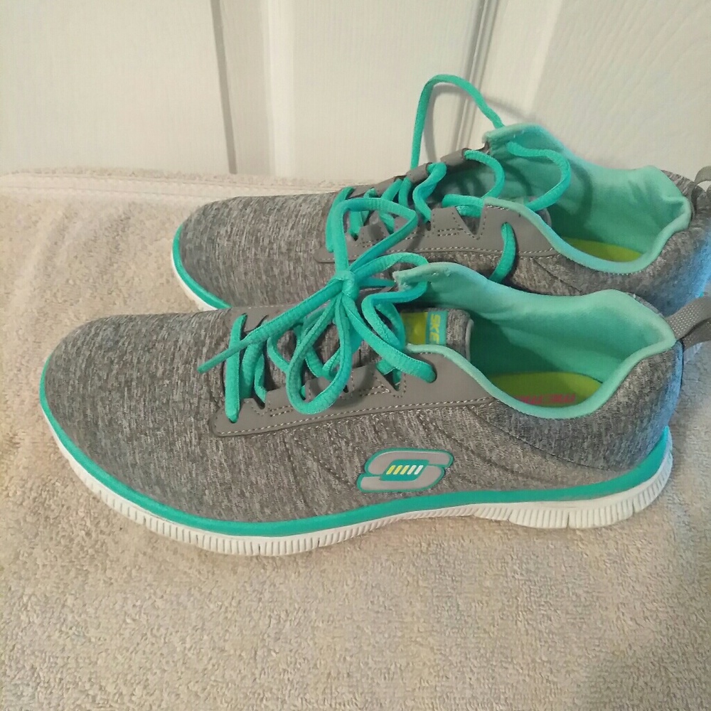 Gently used pair of Sketchers