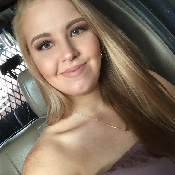 Meet your Posher, Brooke - Picture 1 of 1