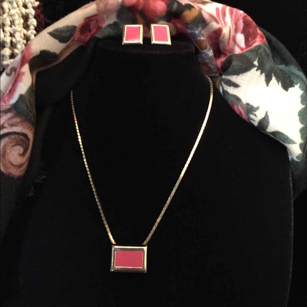 Vintage pink enamel pendant and clip earring set - Picture 2 of 6