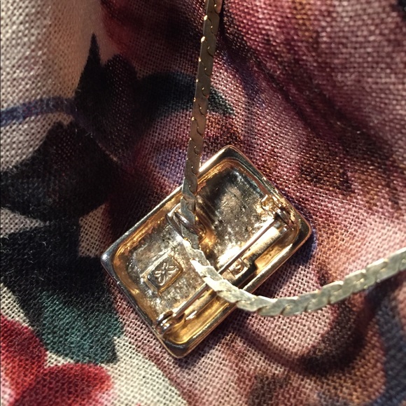 Vintage pink enamel pendant and clip earring set - Picture 6 of 6