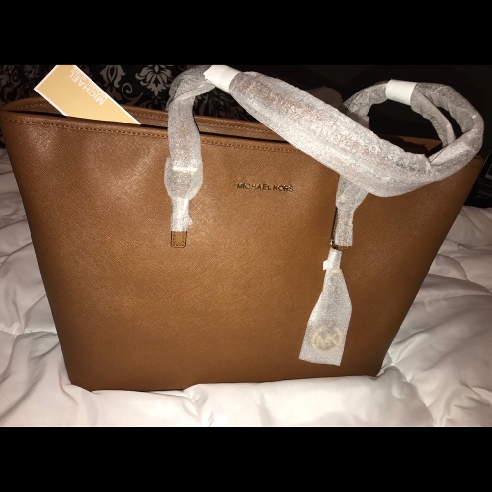 Mk new with tags jet set