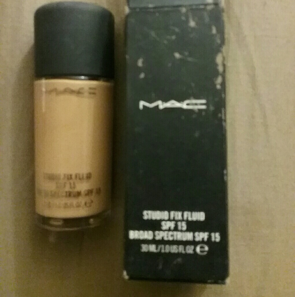 MAC STUDIO  FIX FLUID