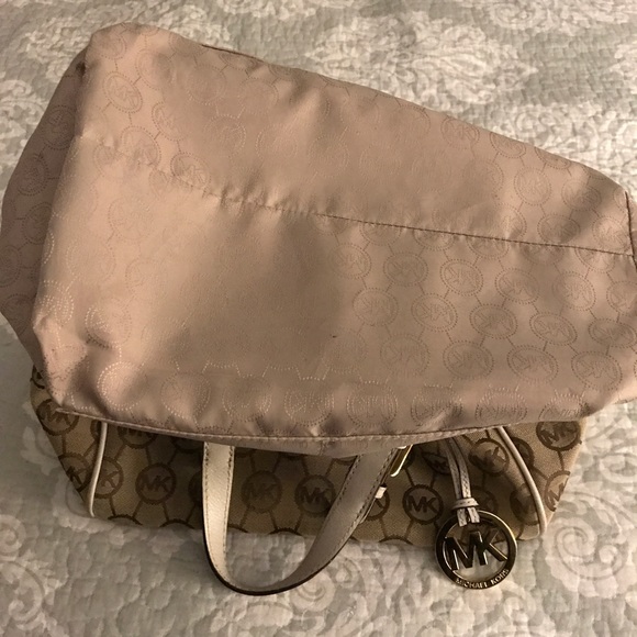 Michael Kors Bag,Size approx-11 1/4"x 8" - Picture 4 of 8