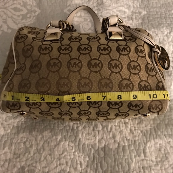 Michael Kors Bag,Size approx-11 1/4"x 8" - Picture 6 of 8