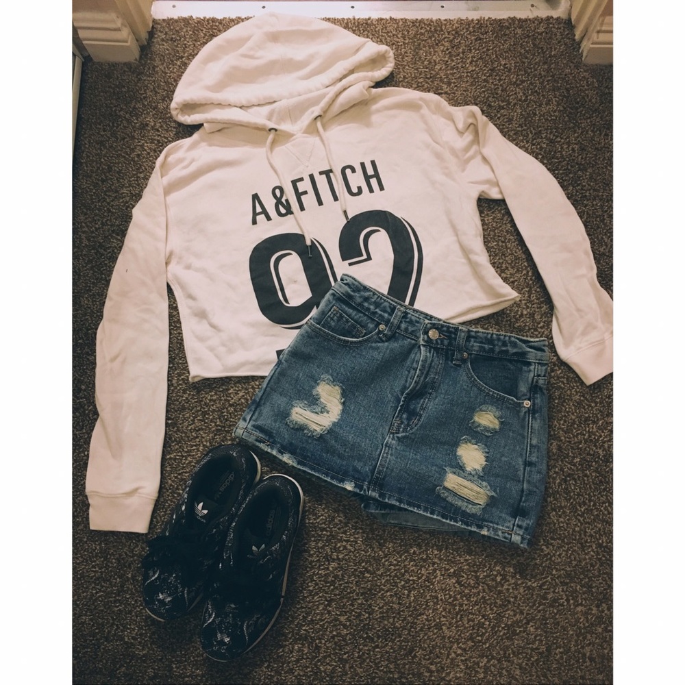 A&F cropped hoodie