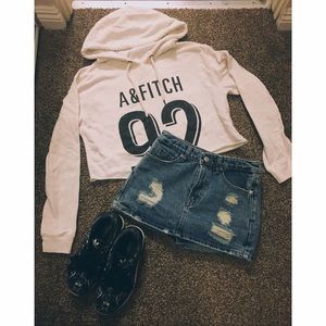 A&F cropped hoodie